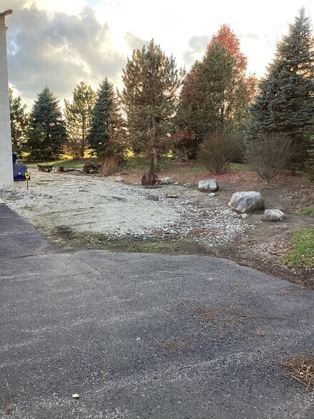 360 E State Line Rd, Toledo, OH for lease - Building Photo - Image 3 of 8