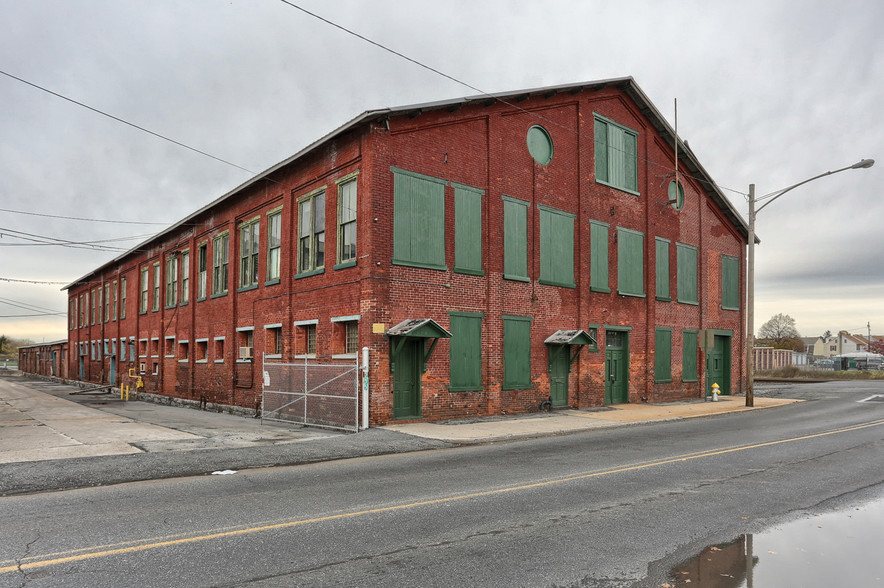 255 N Lincoln Ave, Lebanon, PA for lease - Building Photo - Image 2 of 2