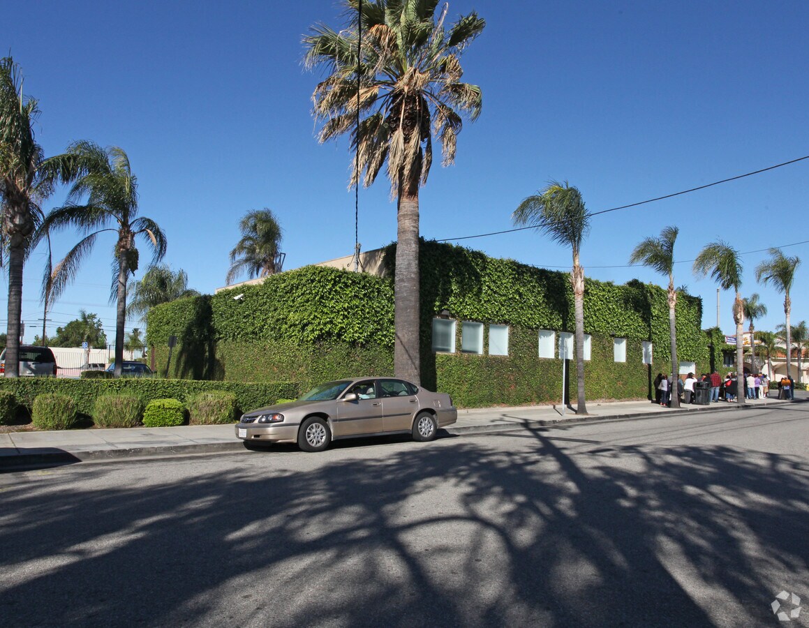 456 San Fernando Mission Blvd, San Fernando, CA 91340