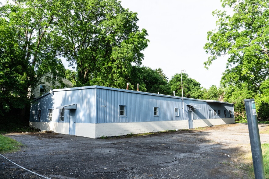 136 Beattie St, Syracuse, NY for sale - Building Photo - Image 1 of 1