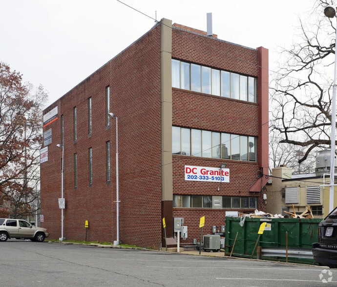 2428 Wisconsin Ave NW, Washington, DC for lease - Building Photo - Image 2 of 4