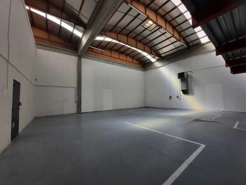 Office in Dardilly for lease - Building Photo - Image 3 of 9