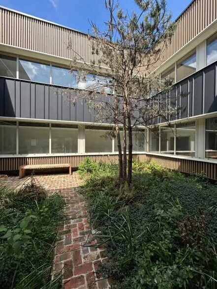 Office in Le Petit-Quevilly for lease - Interior Photo - Image 2 of 4