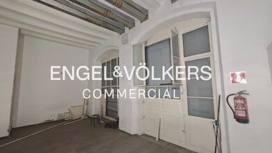Retail in Barcelona, Barcelona for lease Interior Photo- Image 2 of 11