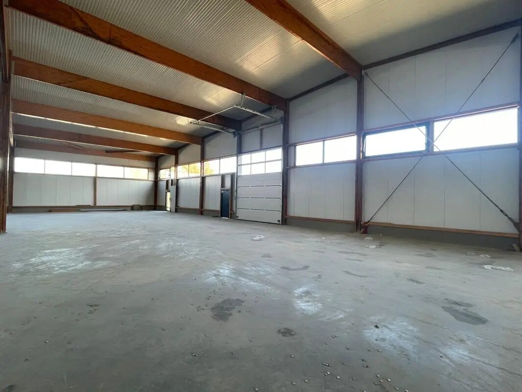 Industrial in Bourg-en-Bresse for lease Interior Photo- Image 1 of 12