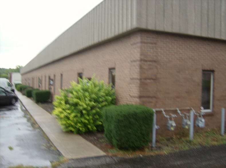 400-460 Fame Rd, Dayton, OH for lease - Building Photo - Image 3 of 85