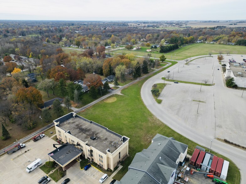 Hickory Point Mall, Forsyth, IL for sale - Building Photo - Image 2 of 5