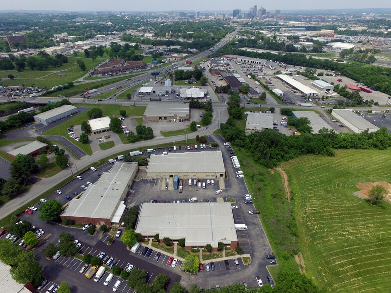 820 Fesslers Pky, Nashville, TN for lease - Building Photo - Image 2 of 14