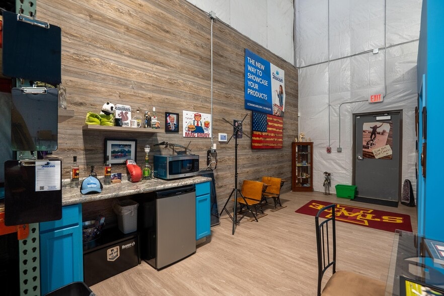 2404 Robinson Ave NE, Bondurant, IA for lease - Building Photo - Image 3 of 8