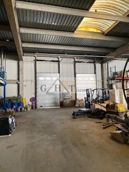 Office in Le Thillay for lease - Interior Photo - Image 2 of 2