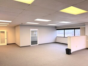 6001 Cochran Rd, Solon, OH for lease Interior Photo- Image 2 of 6