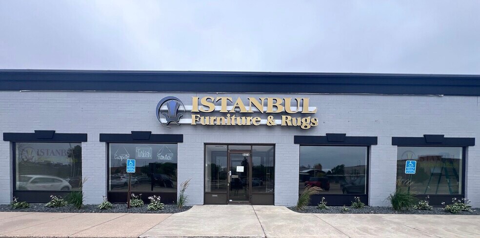 8050-8098 Morgan Cir S, Bloomington, MN for sale - Building Photo - Image 1 of 1