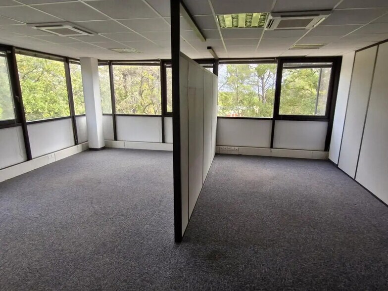 Office in SOPHIA ANTIPOLIS for lease - Building Photo - Image 3 of 7