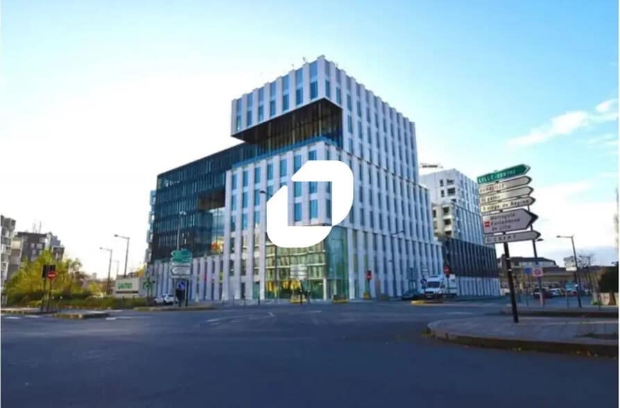 Office in Lille for lease - Building Photo - Image 1 of 7