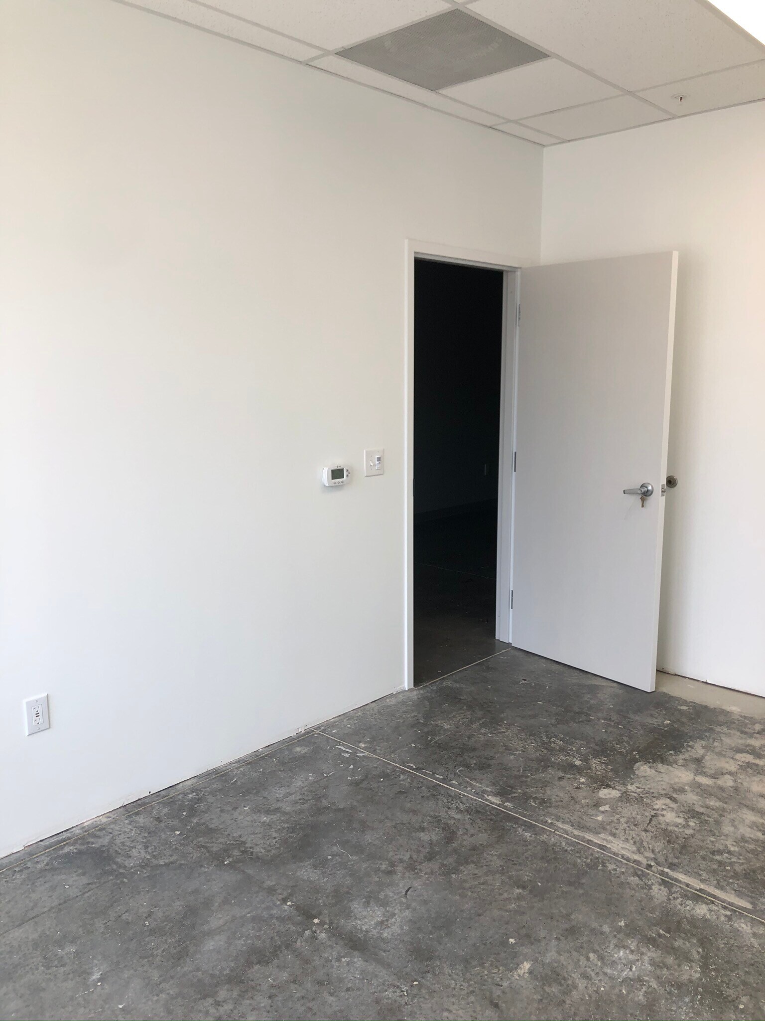 7037 Twin Hills Ave, Dallas, TX for lease Interior Photo- Image 1 of 7