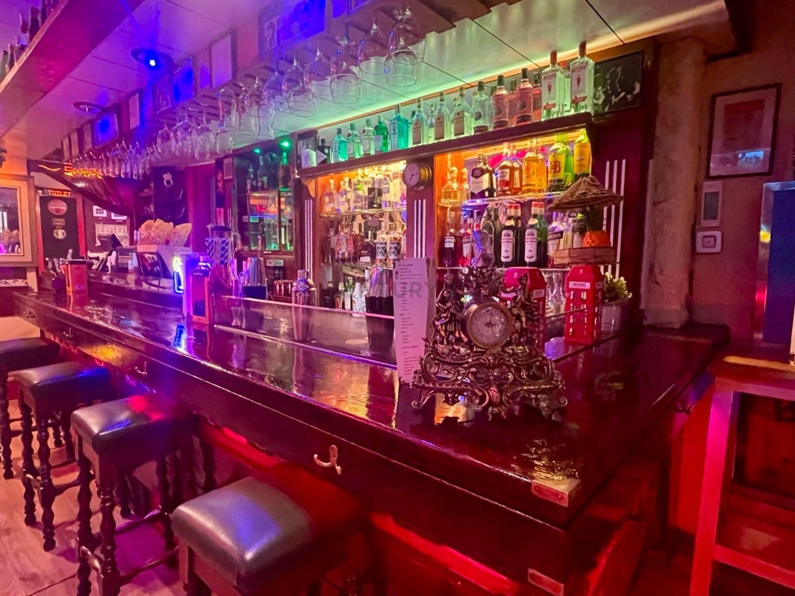 Retail in Barcelona, Barcelona for lease Interior Photo- Image 1 of 13