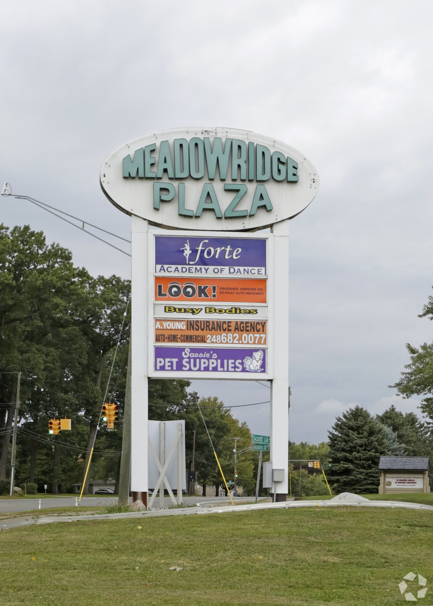 1400 Scott Lake Rd, Waterford, MI 48328 802sf2200 10SF Payment