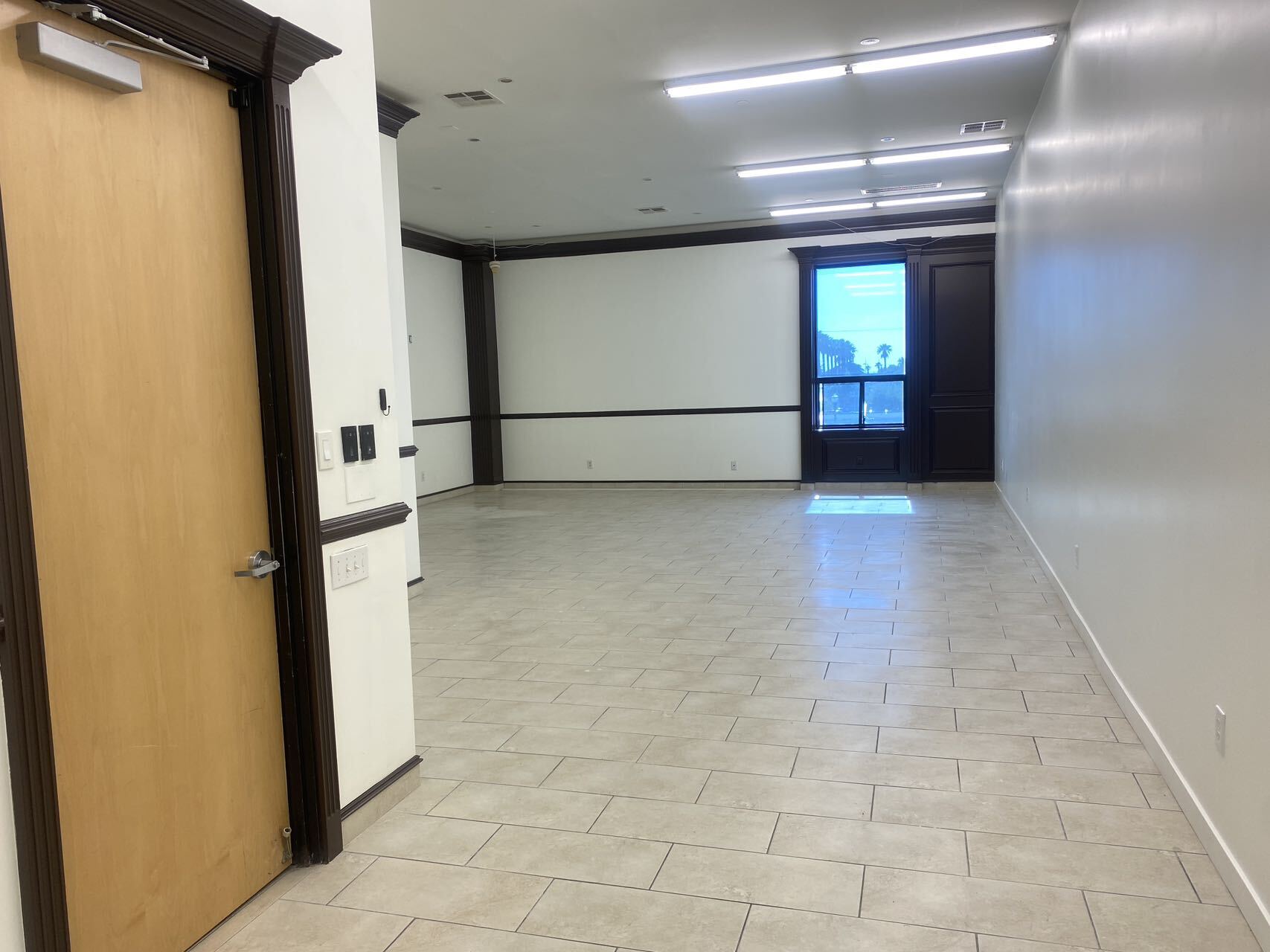 211 N Citrus Ave, Covina, CA for lease Interior Photo- Image 1 of 4