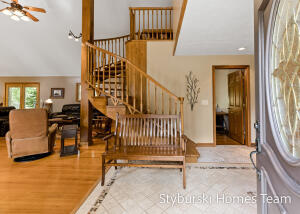 226 N 176th Ave, Walkerville, MI for sale - Interior Photo - Image 3 of 15