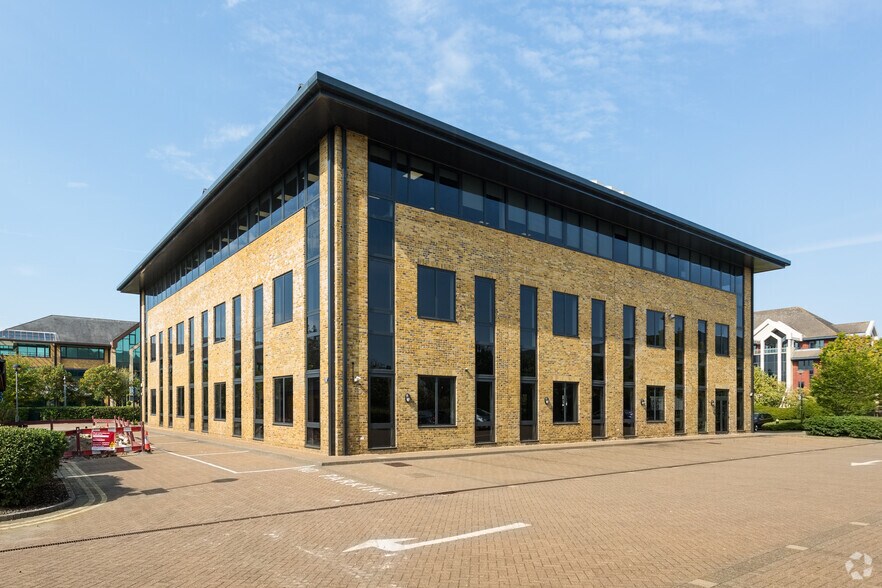 Manor Royal, Crawley for sale - Building Photo - Image 1 of 1