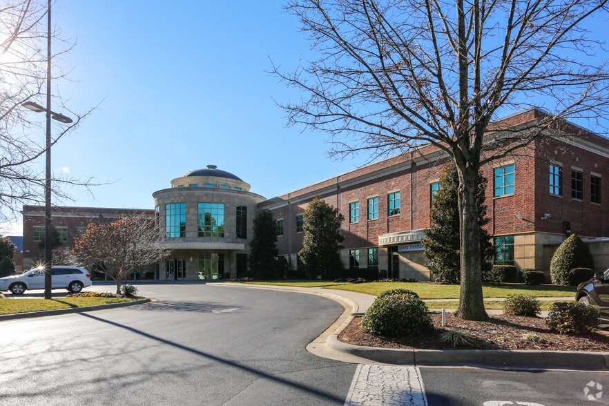 14330 OakHill Park Ln, Huntersville, NC for lease - Building Photo - Image 1 of 5