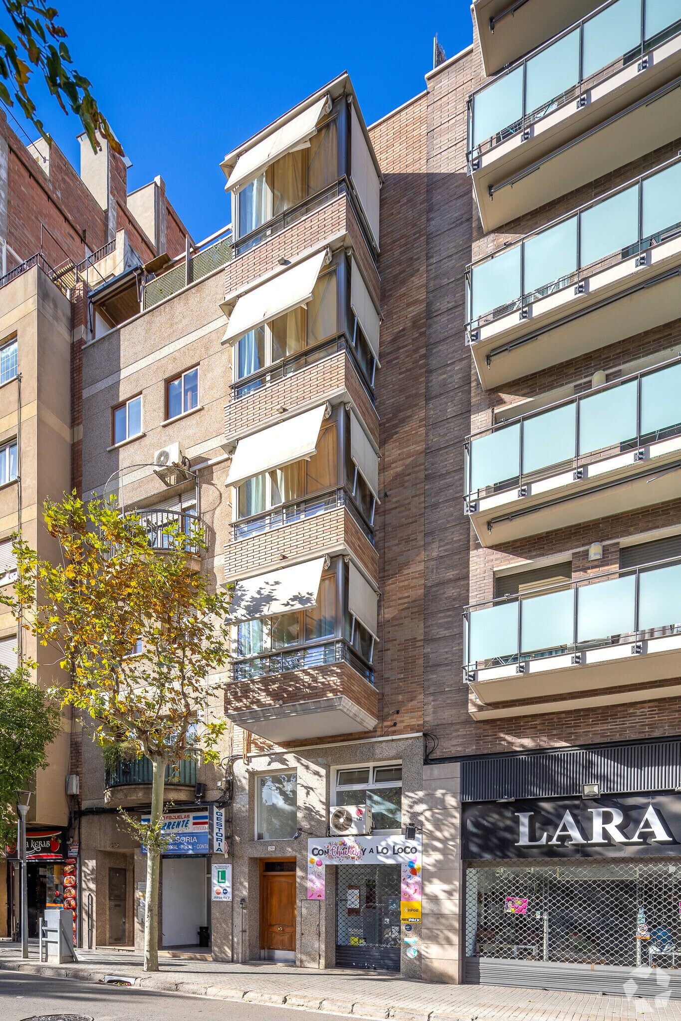 Carrer d'Enric Prat de la Riba, 290, L'Hospitalet de Llobregat, Barcelona for sale Primary Photo- Image 1 of 1