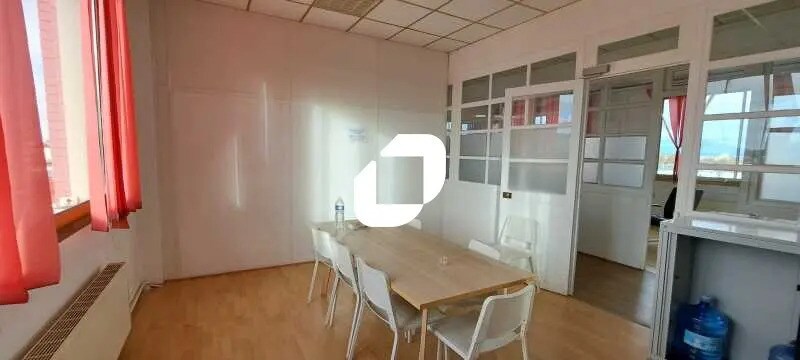 Office in Noisy-le-Sec for lease - Interior Photo - Image 2 of 9