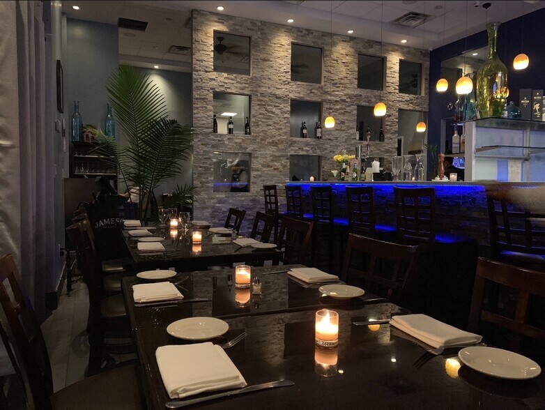 555 W 43rd St, New York, NY for lease - Primary Photo - Image 1 of 5