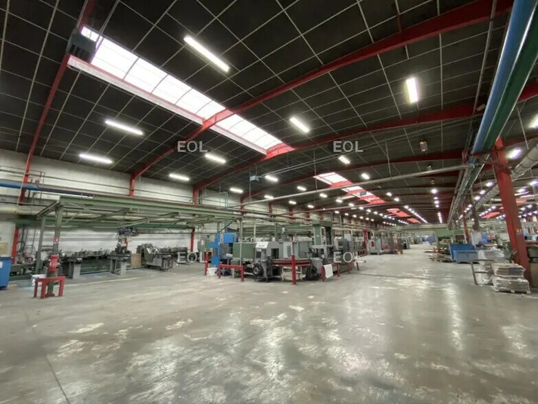 Industrial in Morangis for lease - Interior Photo - Image 1 of 6