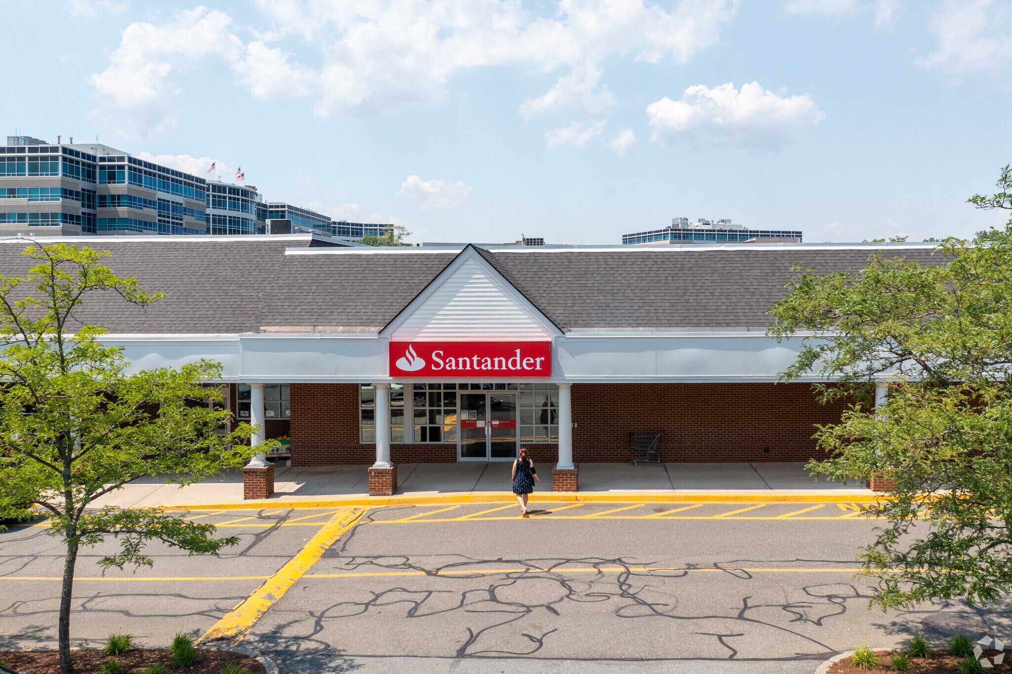 2 Elm St, Woburn, MA 01801 Main Street Shopping Center