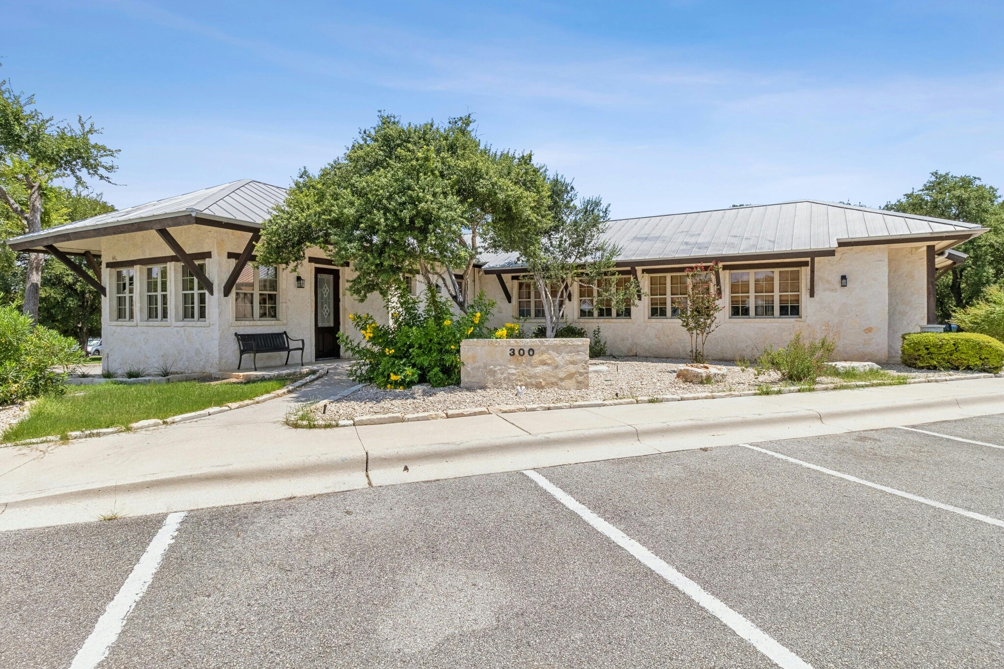 310 Stagecoach Trl, San Marcos, TX for lease Primary Photo- Image 1 of 34