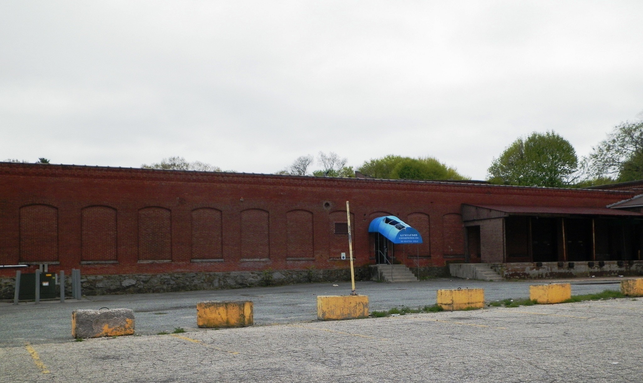 30 N Crow Point Rd, Lincoln, RI for sale Building Photo- Image 1 of 1