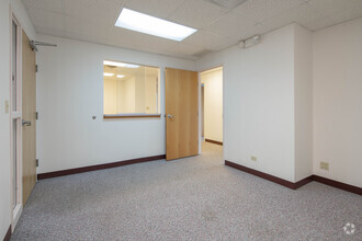 150 W Half Day Rd, Buffalo Grove, IL for lease Interior Photo- Image 1 of 3