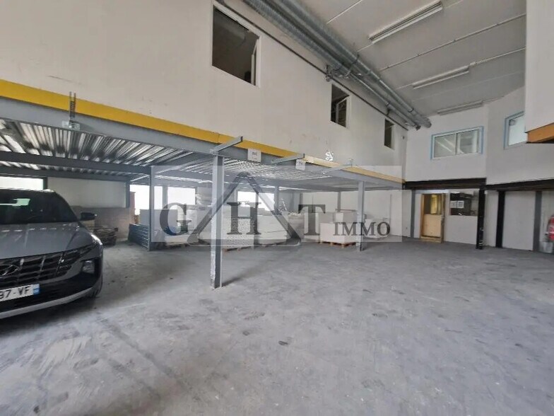 Industrial in La Courneuve for sale - Building Photo - Image 3 of 8