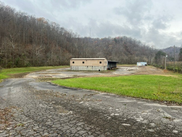 7261 Ky 114 rt, Prestonsburg, KY for sale - Building Photo - Image 1 of 1