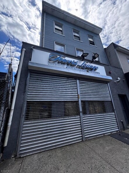 119 W Broadway, Paterson, NJ for sale - Primary Photo - Image 1 of 20