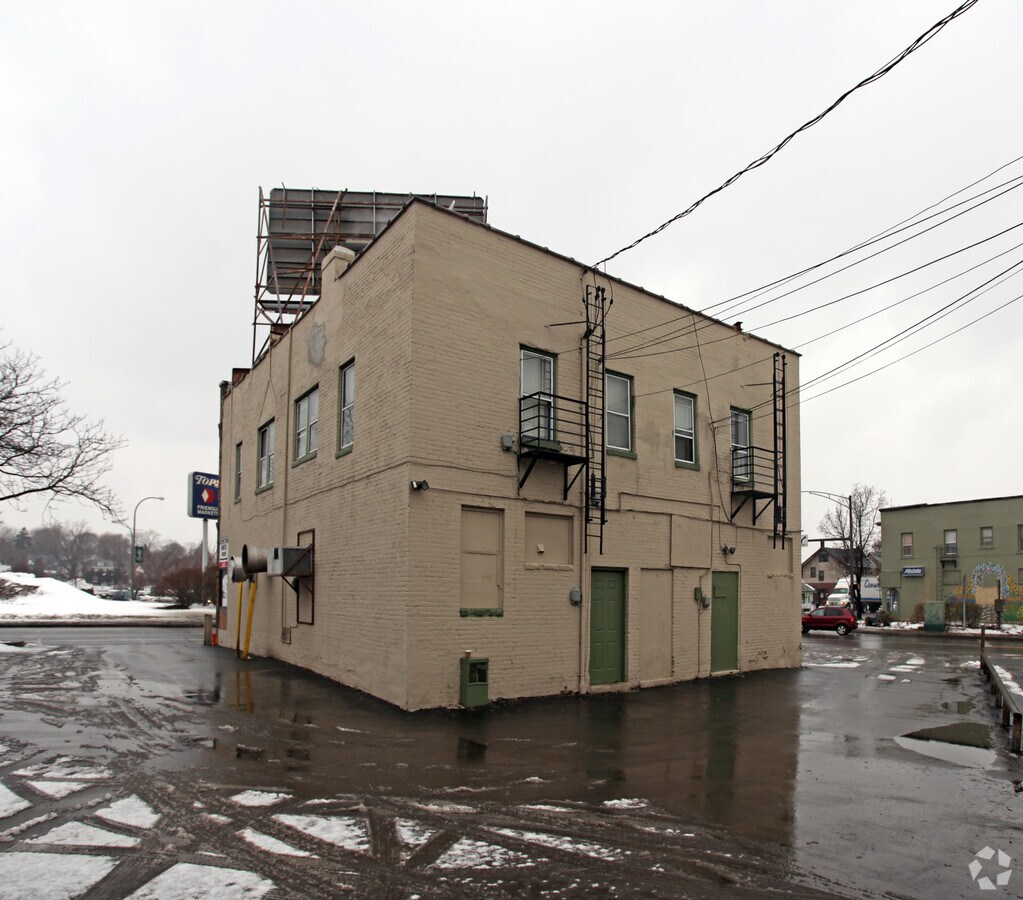 190196 N Winton Rd, Rochester, NY 14610