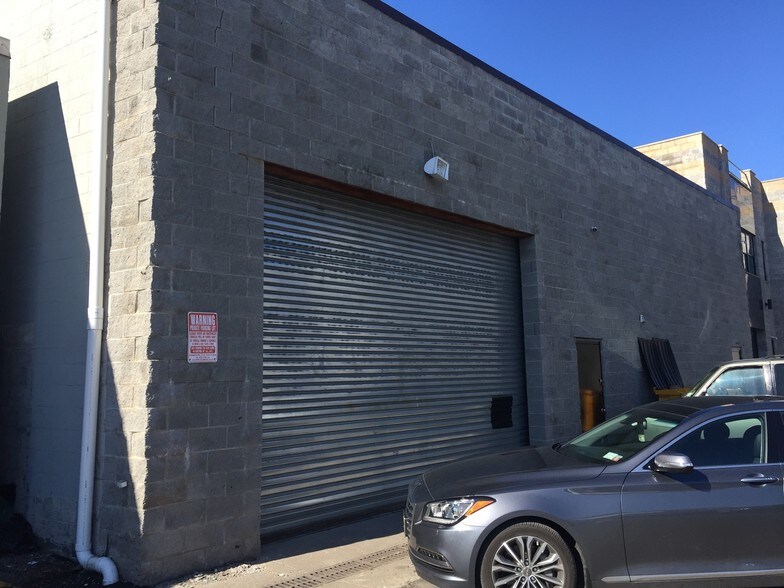 4380 Victory Blvd, Staten Island, NY for sale - Primary Photo - Image 1 of 1