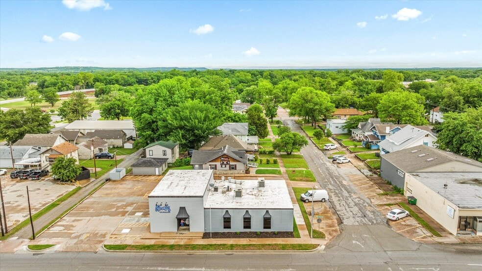 622 SE Frank Phillips Blvd, Bartlesville, OK for sale - Building Photo - Image 3 of 43