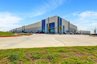 6719 E Howard Ln, Manor, TX for lease Building Photo- Image 2 of 8