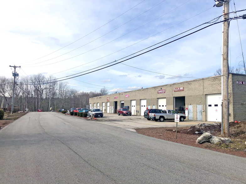 78 Londonderry Tpke, Hooksett, NH for lease - Building Photo - Image 2 of 3