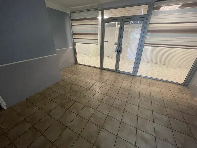 Retail in Orvault for lease - Building Photo - Image 2 of 8