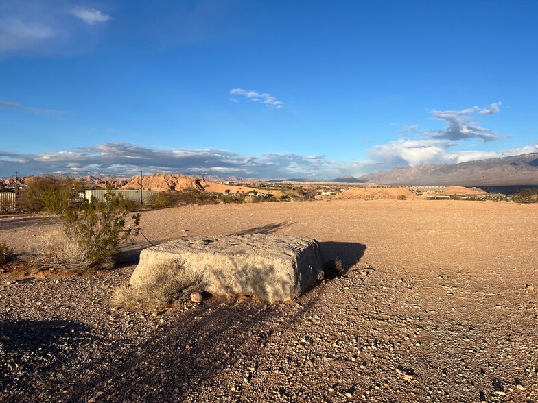 1020 W Pioneer Blvd, Mesquite, NV for sale - Building Photo - Image 2 of 10