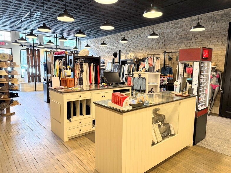 229 Water St, Excelsior, MN for lease - Interior Photo - Image 3 of 3