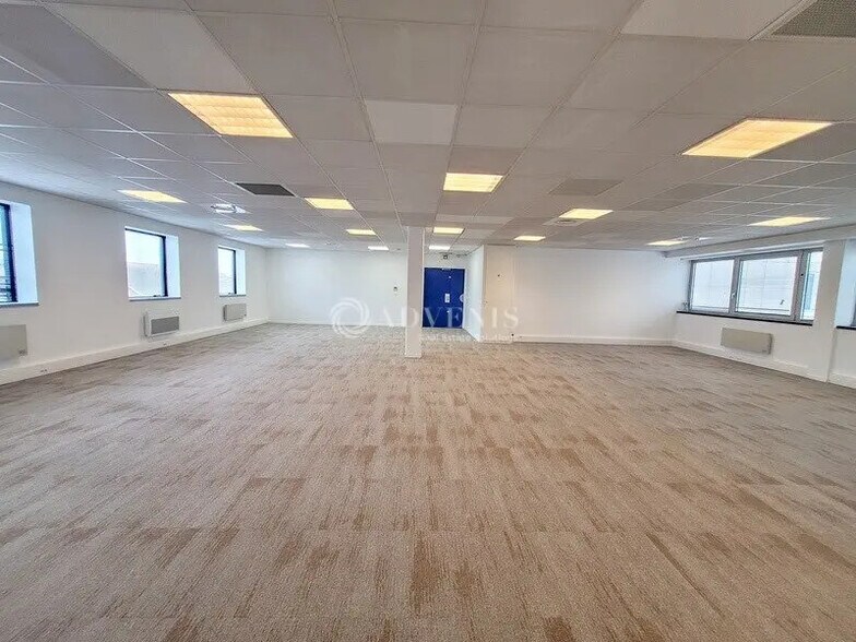 Office in Cergy for lease - Interior Photo - Image 3 of 10