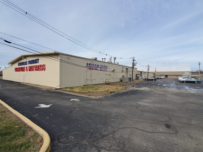 2800 Lynch Rd, Evansville, IN 47711