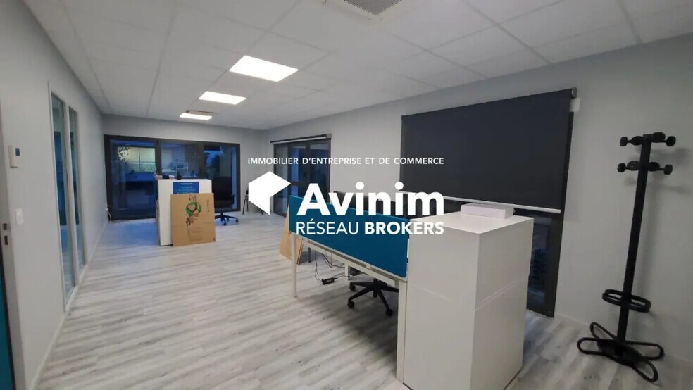 Office in Annecy for lease - Interior Photo - Image 1 of 12