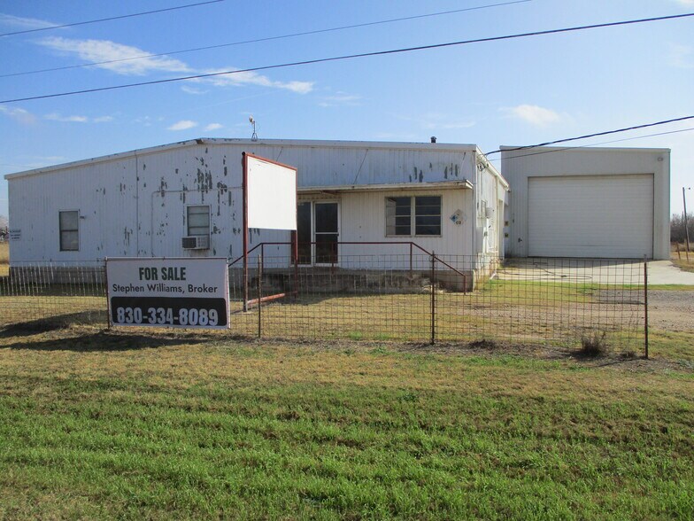 2109 Spur 581, Pearsall, TX for sale - Primary Photo - Image 1 of 1