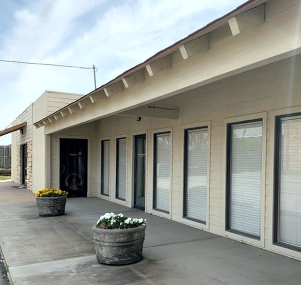 400 S Elm Plz, Broken Arrow, OK for lease - Building Photo - Image 1 of 9