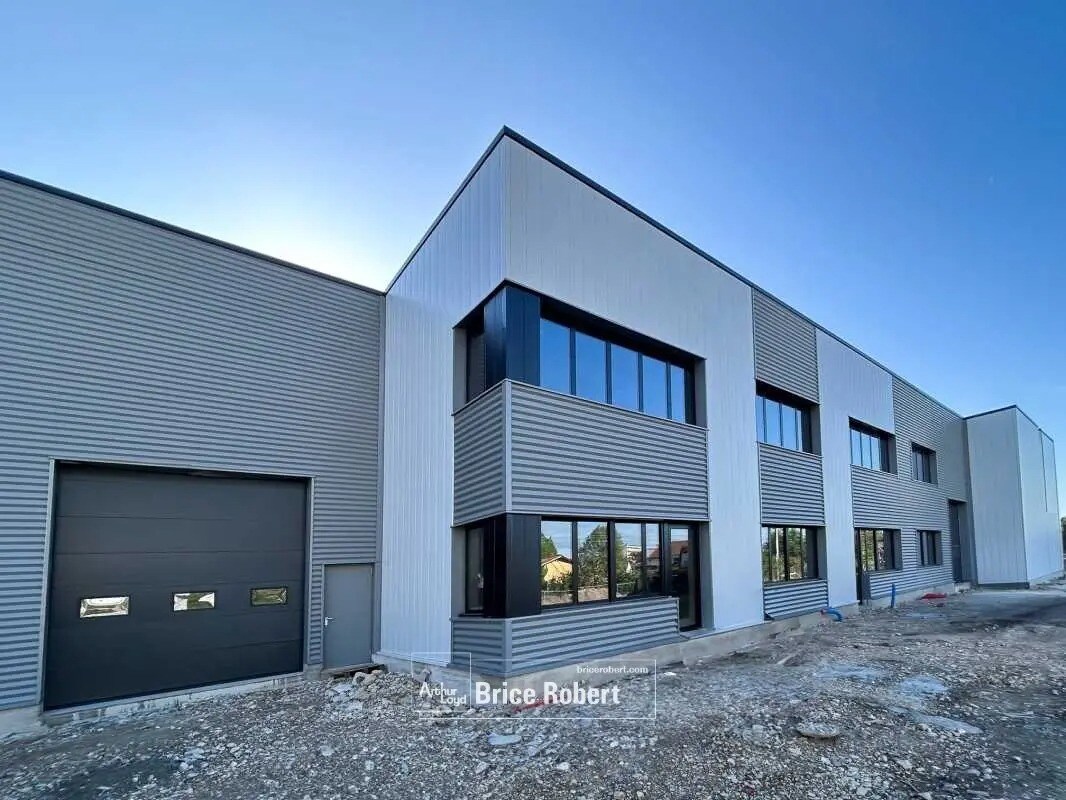 Flex in Pierre-Bénite for lease Building Photo- Image 1 of 5